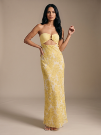 Aria Yellow pose1