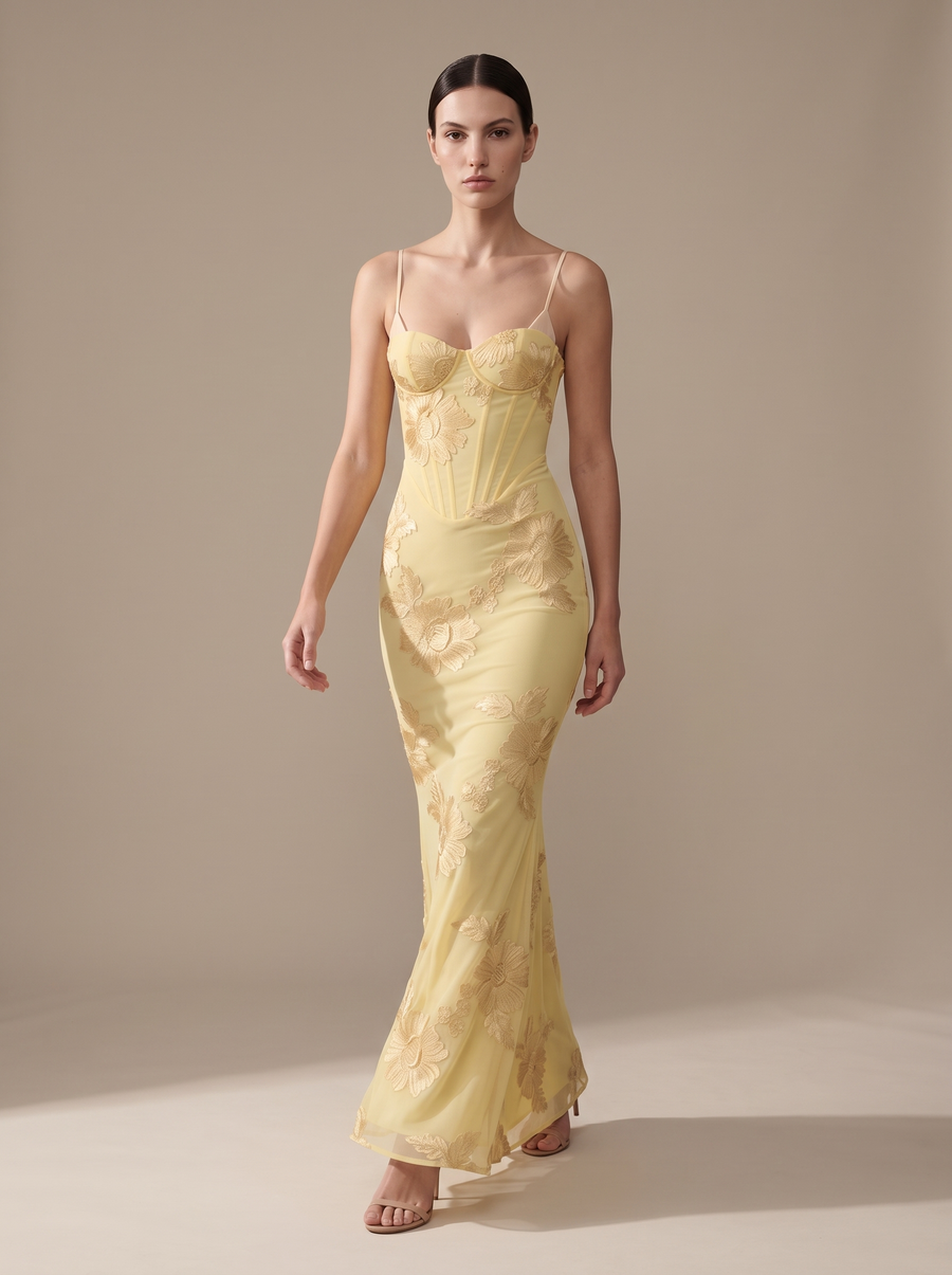 Lydia Lemon studio pose2