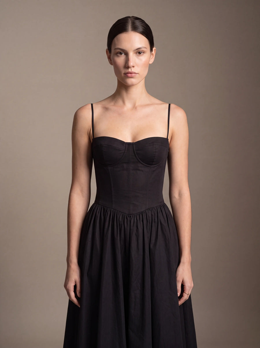 Bea Classic Black Studio Zoom