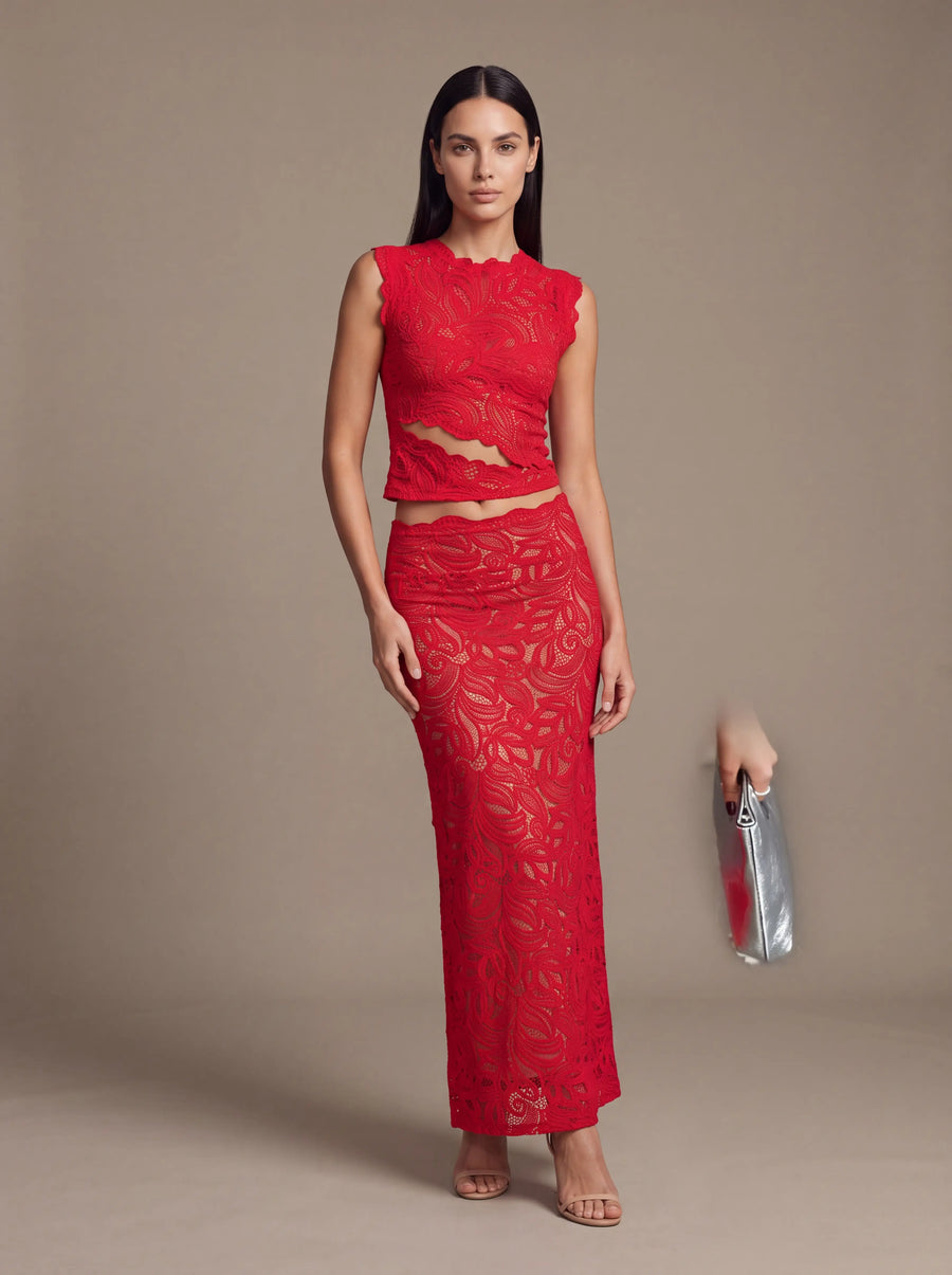 Lina Red Studio Turn