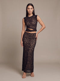 Lina Black Studio Turn