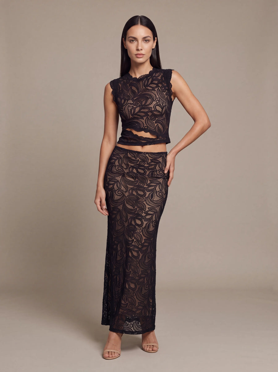 Lina Black Studio Turn