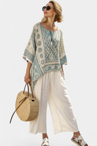 Genevieve – Comfortable Printed Blouse and White Wide-Leg Trousers