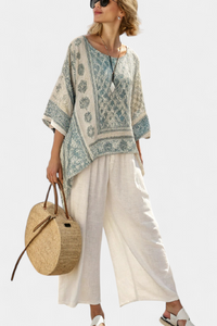 Genevieve – Comfortable Printed Blouse and White Wide-Leg Trousers