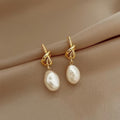 Lorelei – Knot Pearl Elegance Earrings