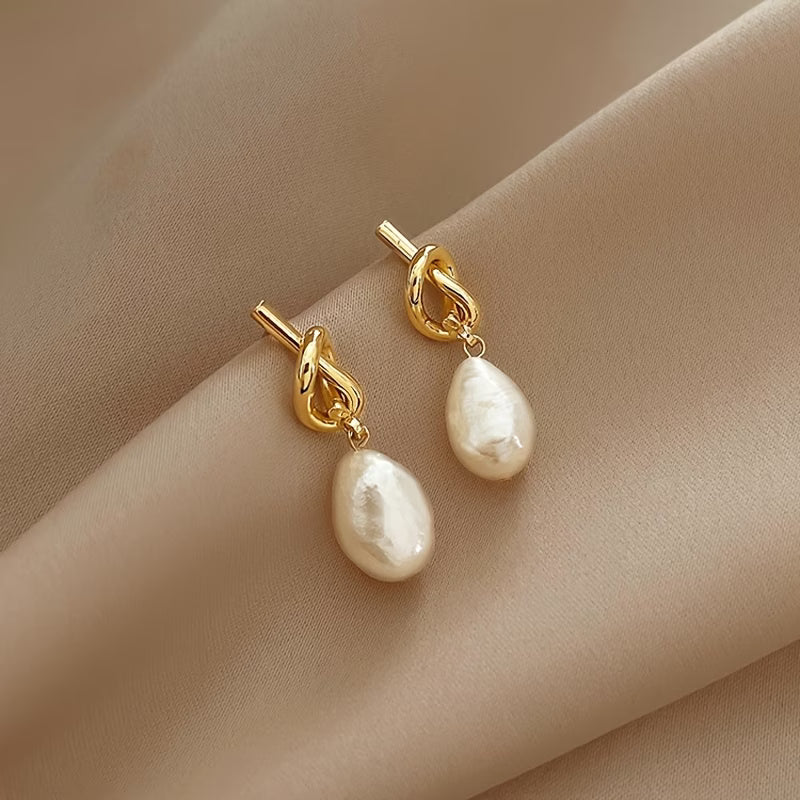 Lorelei – Knot Pearl Elegance Earrings