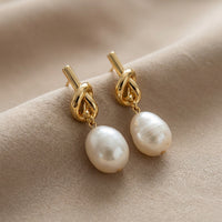 Lorelei – Knot Pearl Elegance Earrings
