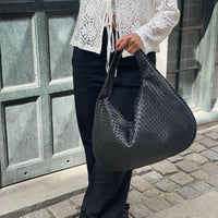 Ivie Shoulder Bag Black