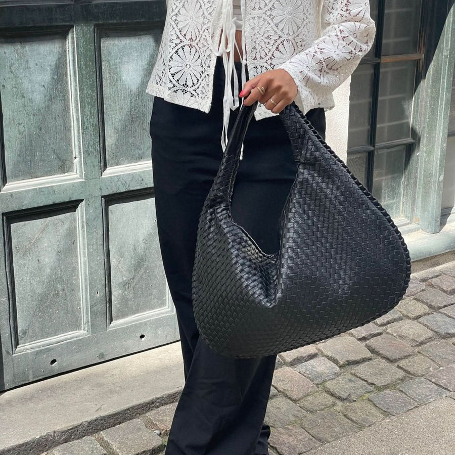 Ivie Shoulder Bag Black