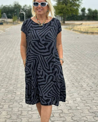 Lenara | Women's Round Neck Short Sleeve Printed Midi Dress