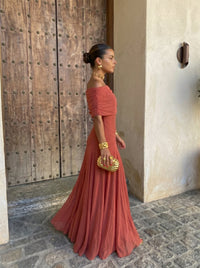 Eveline – Elegant Off-Shoulder Chiffon Maxi Dress
