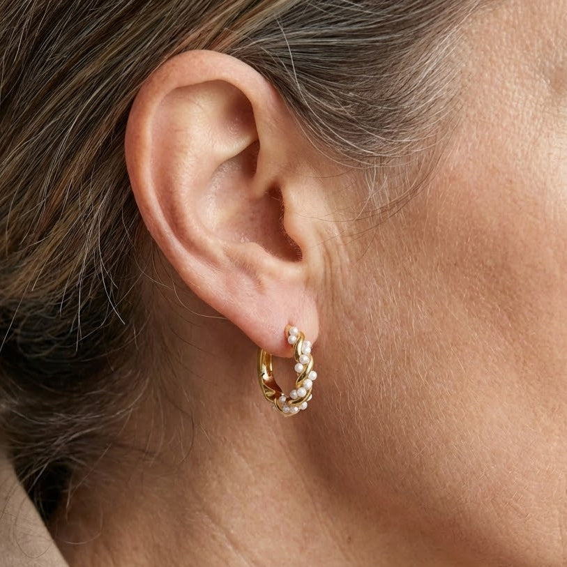Illyria – Twisted Pearl Hoop Earrings